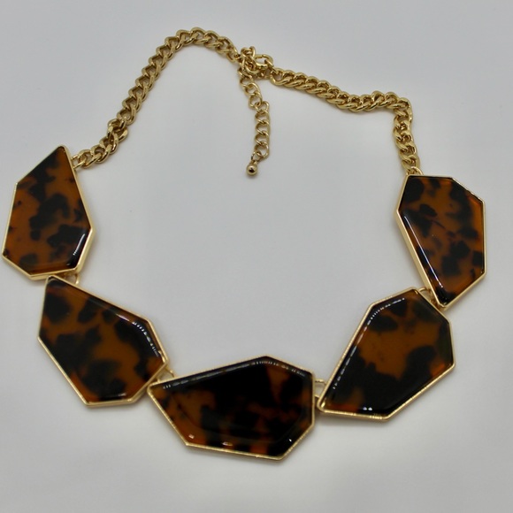 Gold chained tortoise formal necklace - Picture 1 of 4